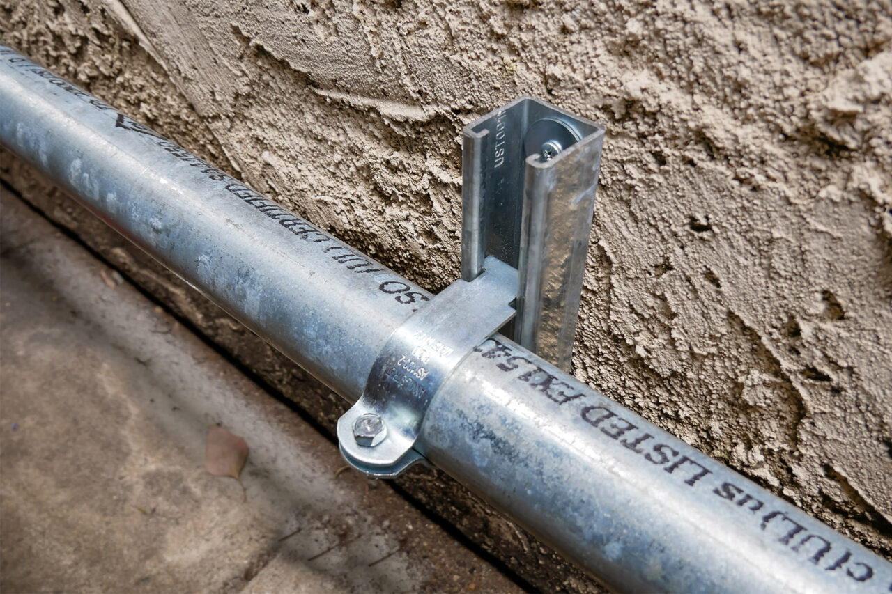 Galvanized thick-walled steel pipes