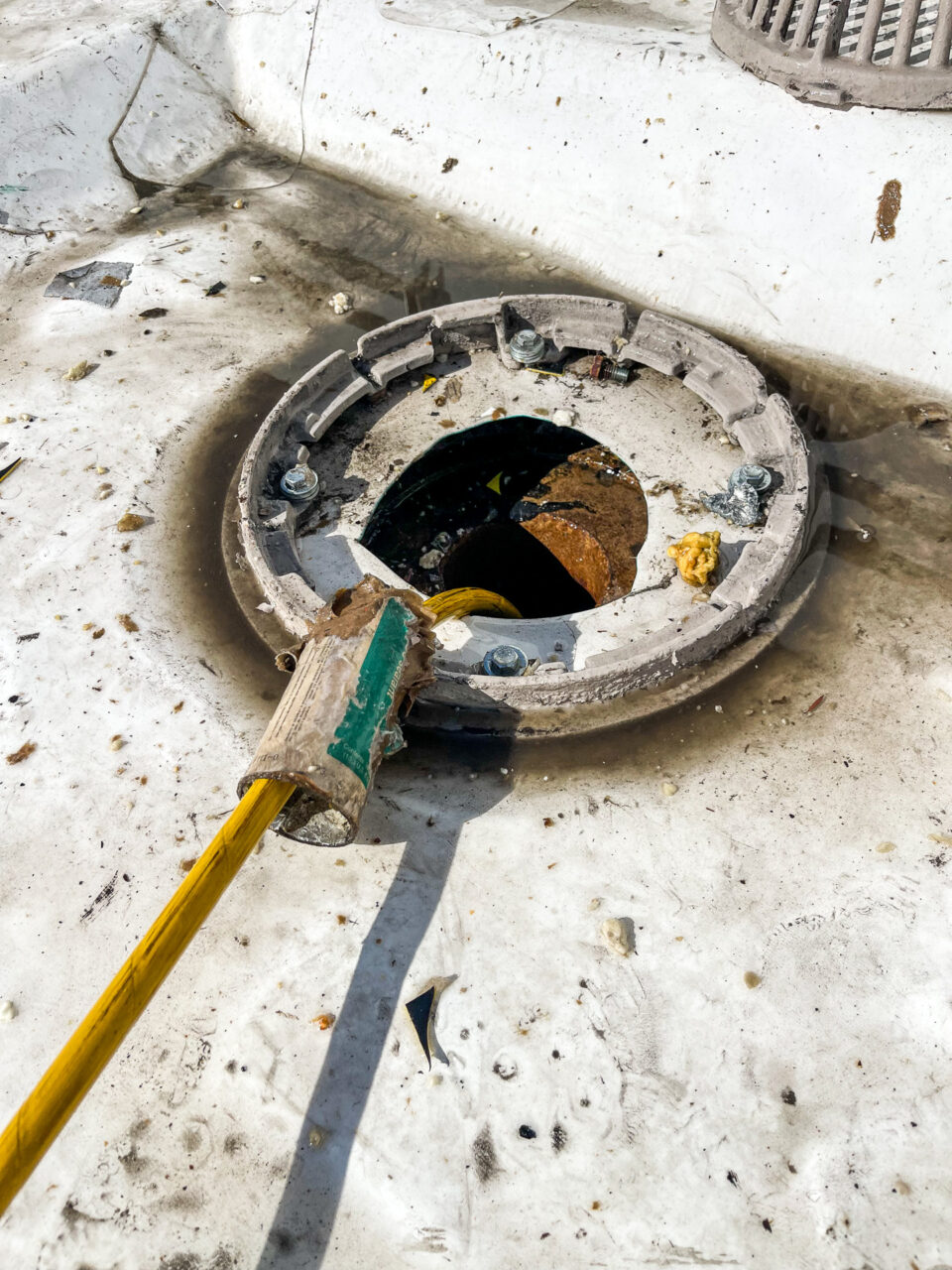 Hydro jetting or cable cleaning